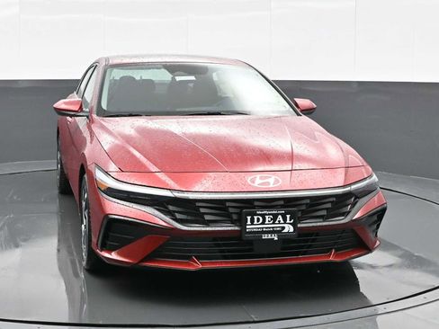 Used 2024 Hyundai Elantra SEL w/ Convenience Package image 2