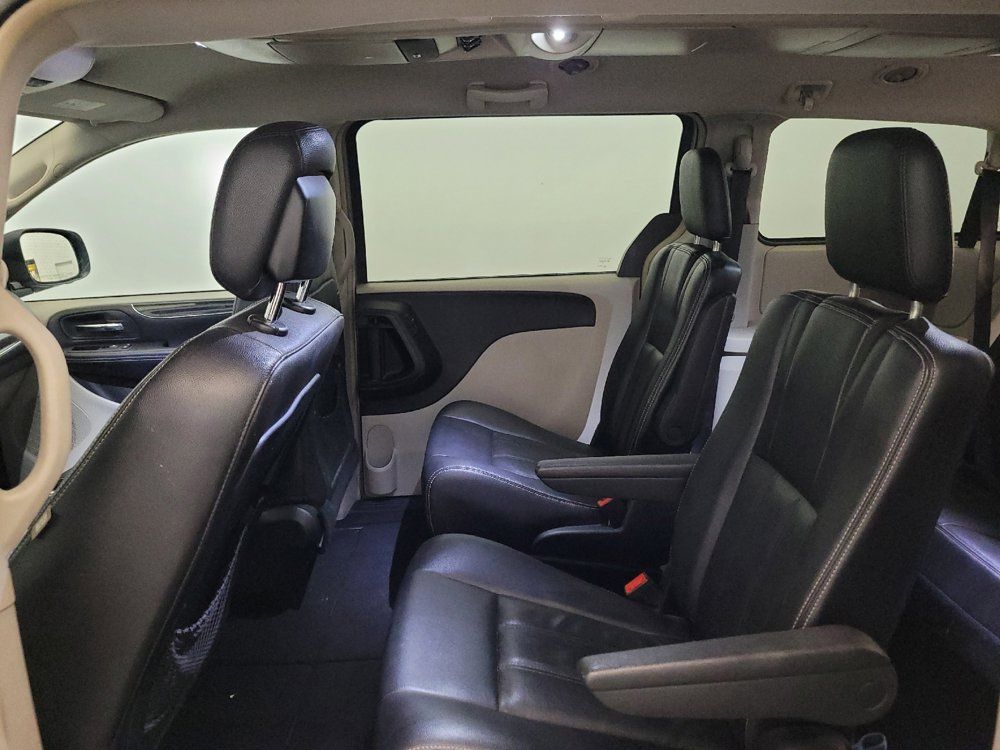 Used 2016 Chrysler Town & Country Touring FWD image 18
