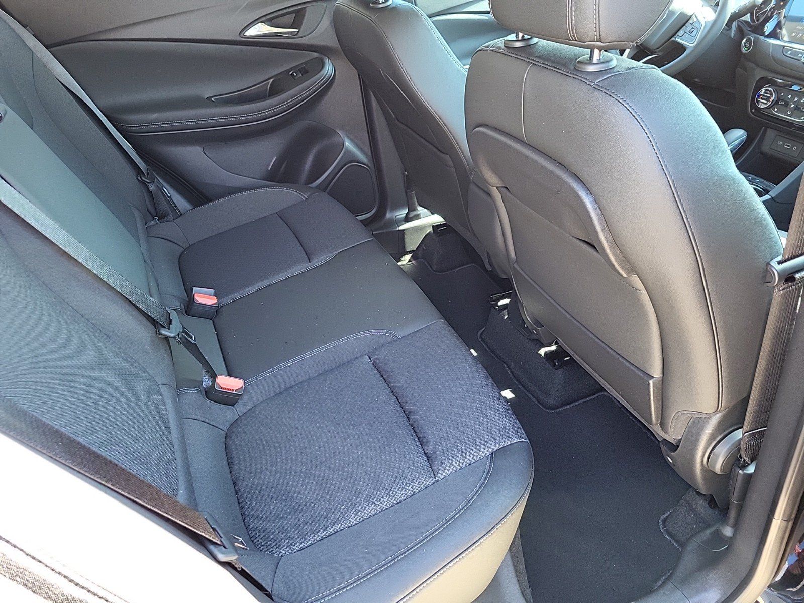 Used 2023 Buick Encore GX Select w/ Sport Touring Package FWD image 11