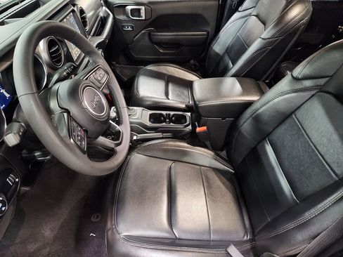 Used 2023 Jeep Gladiator Sport image 32