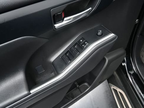 Used 2023 Toyota Highlander XLE AWD/4WD image 16