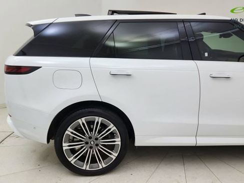 Used 2025 Land Rover Range Rover Sport Dynamic SE image 12
