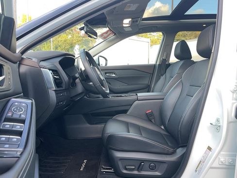Used 2023 Nissan Rogue SL AWD/4WD image 7