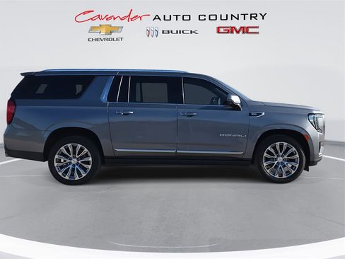 Used 2022 GMC Yukon XL Denali w/ Denali Premium Package image 4