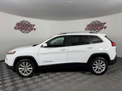 Used 2015 Jeep Cherokee Limited w/ Luxury Group AWD/4WD image 4