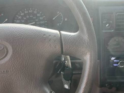 Used 2003 Toyota Tacoma 2WD Regular Cab image 9