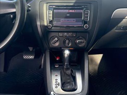 Used 2014 Volkswagen Jetta SE image 30