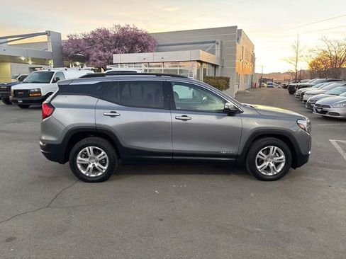 Used 2020 GMC Terrain SLE w/ Driver Convenience Package image 10