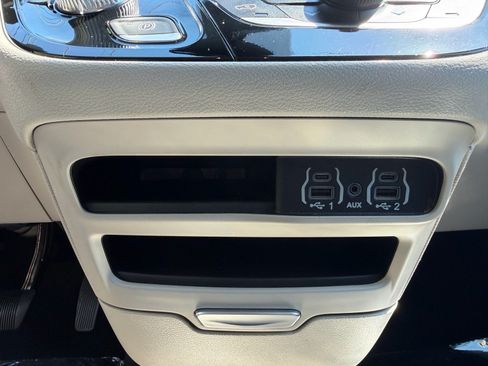 Used 2024 Chrysler Pacifica Touring-L FWD image 38