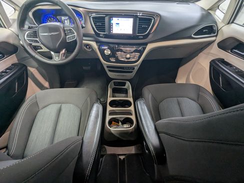 Certified 2023 Chrysler Voyager LX FWD image 21