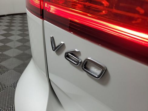 Used 2025 Volvo V60 B5 Cross Country Plus image 10