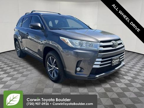 Used 2017 Toyota Highlander XLE w/ Carpet Mat Package AWD/4WD image 1