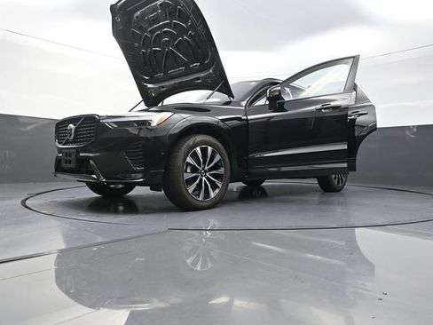 Used 2025 Volvo XC60 B5 Plus AWD/4WD image 40