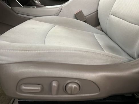 Used 2017 Chevrolet Malibu LT image 7