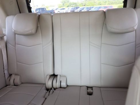 Used 2020 Cadillac Escalade Luxury AWD/4WD image 17