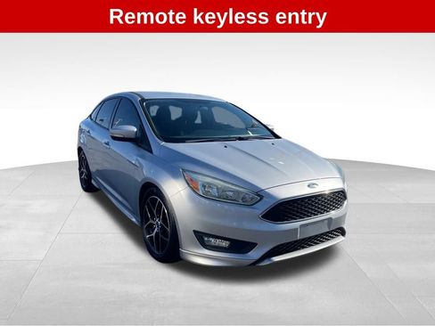 Used 2015 Ford Focus SE w/ SE Sport Package image 8