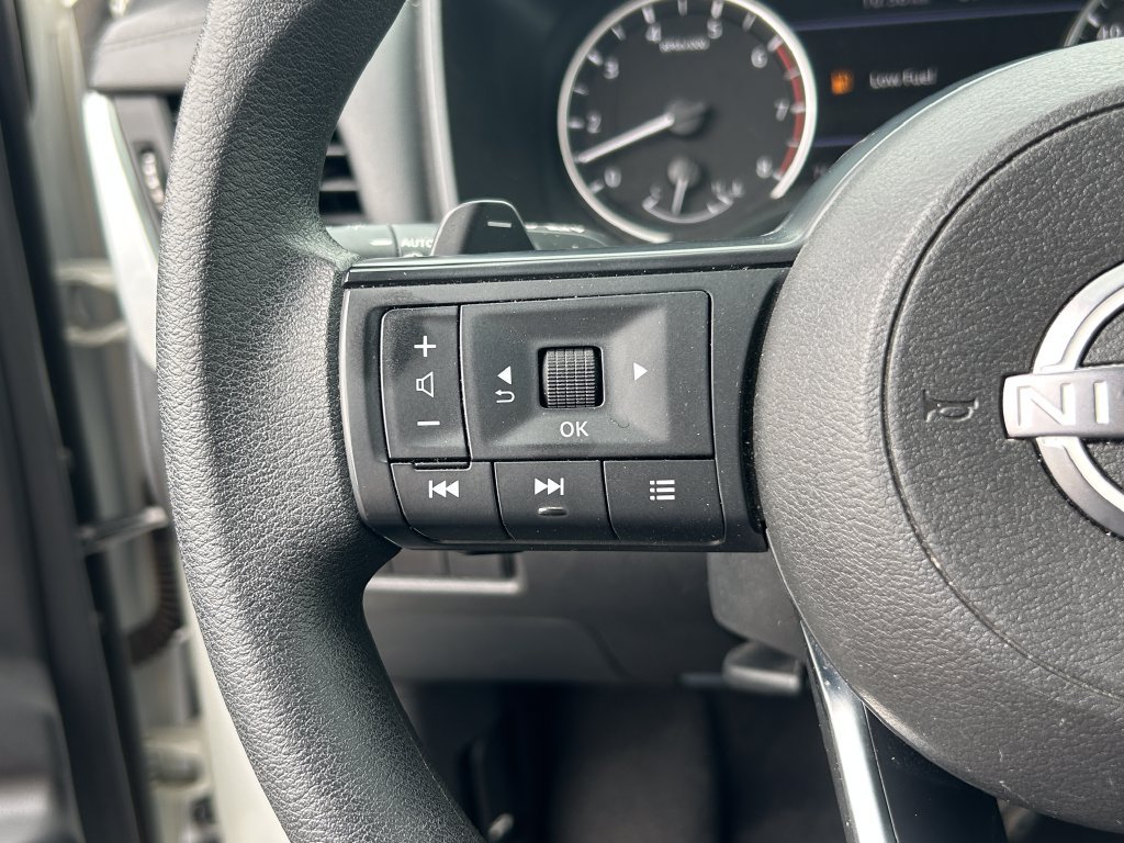 Used 2024 Nissan Rogue S FWD image 18