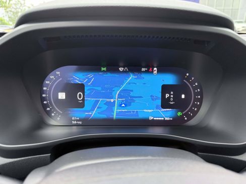 Certified 2025 Volvo XC40 B5 Core AWD/4WD image 19