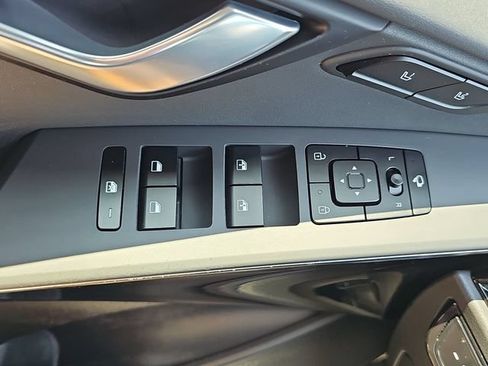 Used 2024 Kia Niro SX Touring FWD image 22