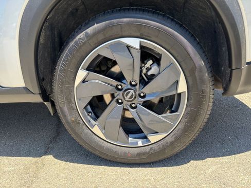 Used 2025 Nissan Rogue SV FWD image 32