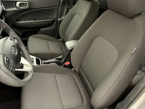 Certified 2023 Hyundai Venue SE FWD image 14