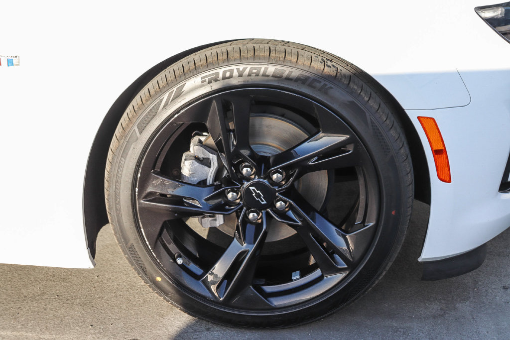 Used 2024 Chevrolet Camaro LT RWD image 11