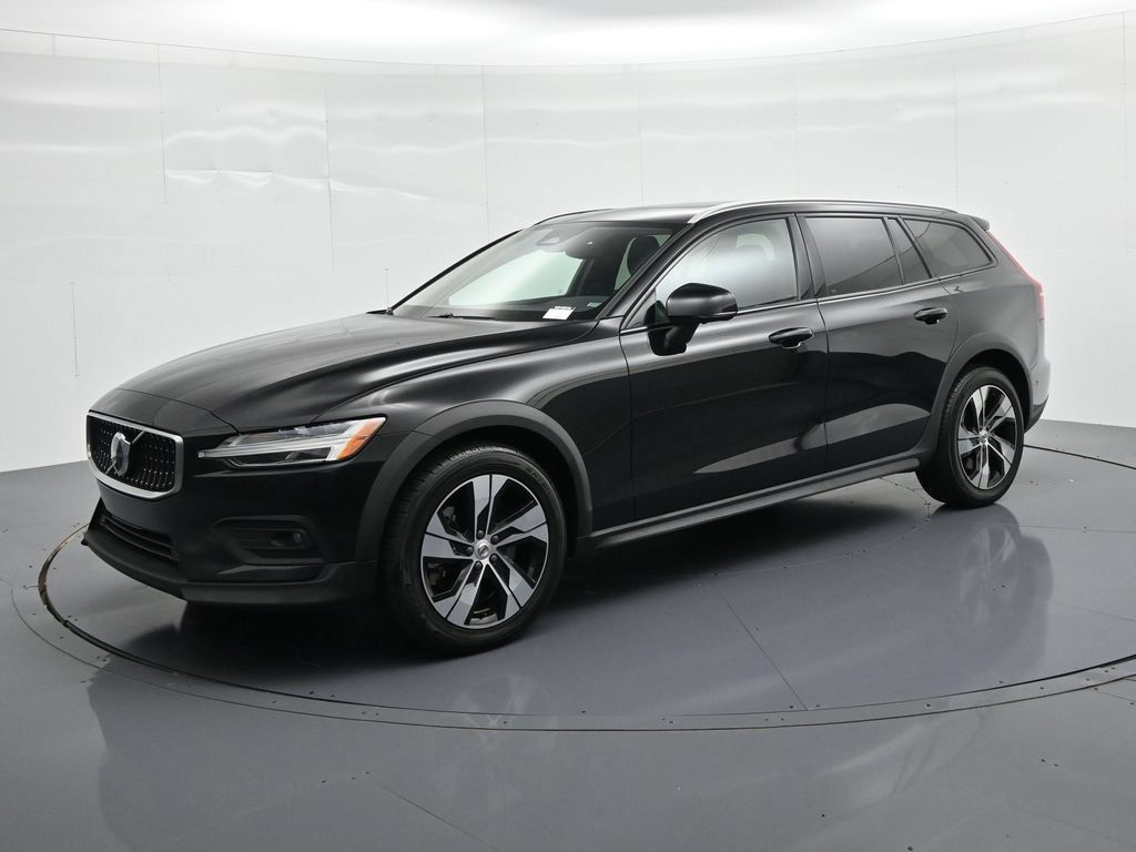 Used 2024 Volvo V60 B5 Cross Country Plus AWD/4WD image 1