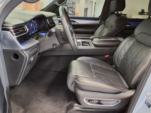 Used 2023 Jeep Grand Wagoneer Series III AWD/4WD image 21