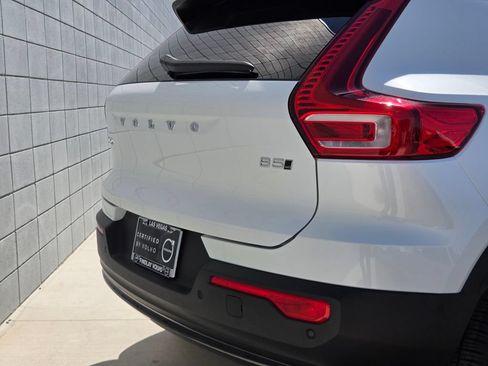 Certified 2025 Volvo XC40 B5 Ultra w/ Climate Package AWD/4WD image 11