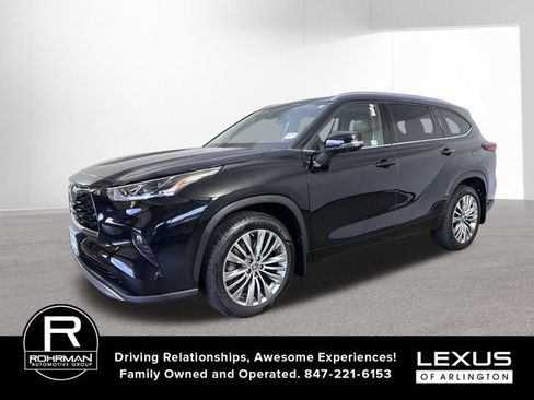 Used 2023 Toyota Highlander Platinum AWD/4WD image 2