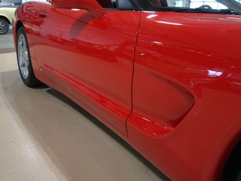 Used 2000 Chevrolet Corvette Coupe w/ Roof Pkg image 23