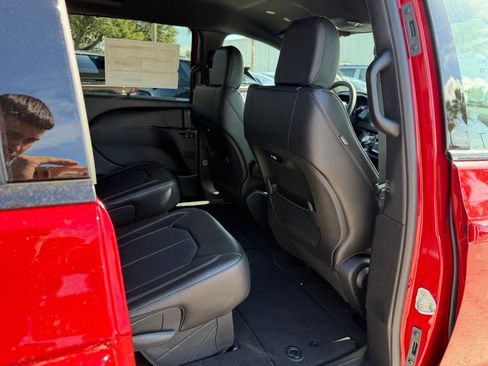 New 2026 Chrysler Pacifica Select FWD image 29