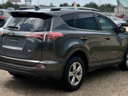 Used 2017 Toyota RAV4 LE FWD image 11