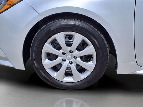Used 2025 Toyota Corolla LE FWD image 9
