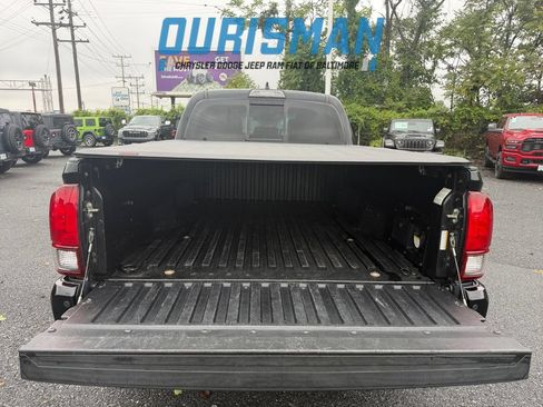 Used 2019 Toyota Tacoma TRD Off-Road w/ TRD Premium Off Road Package AWD/4WD image 16
