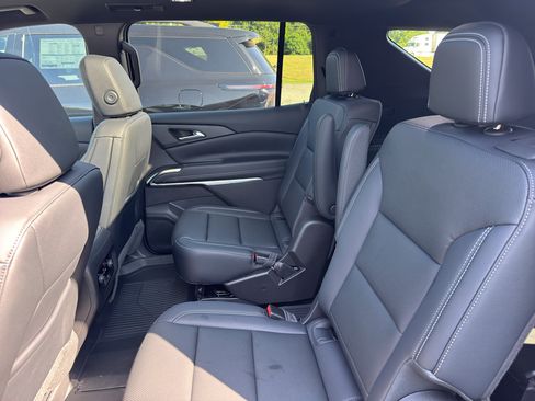 New 2026 Chevrolet Traverse LT w/ Sun and Wheel Package FWD image 22