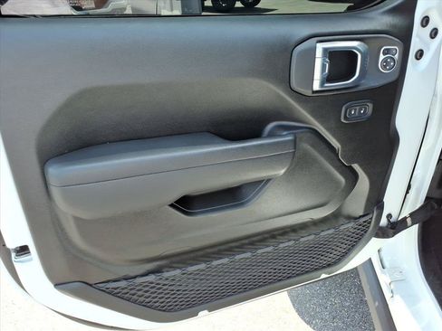 Used 2026 Jeep Wrangler Unlimited Rubicon AWD/4WD image 14
