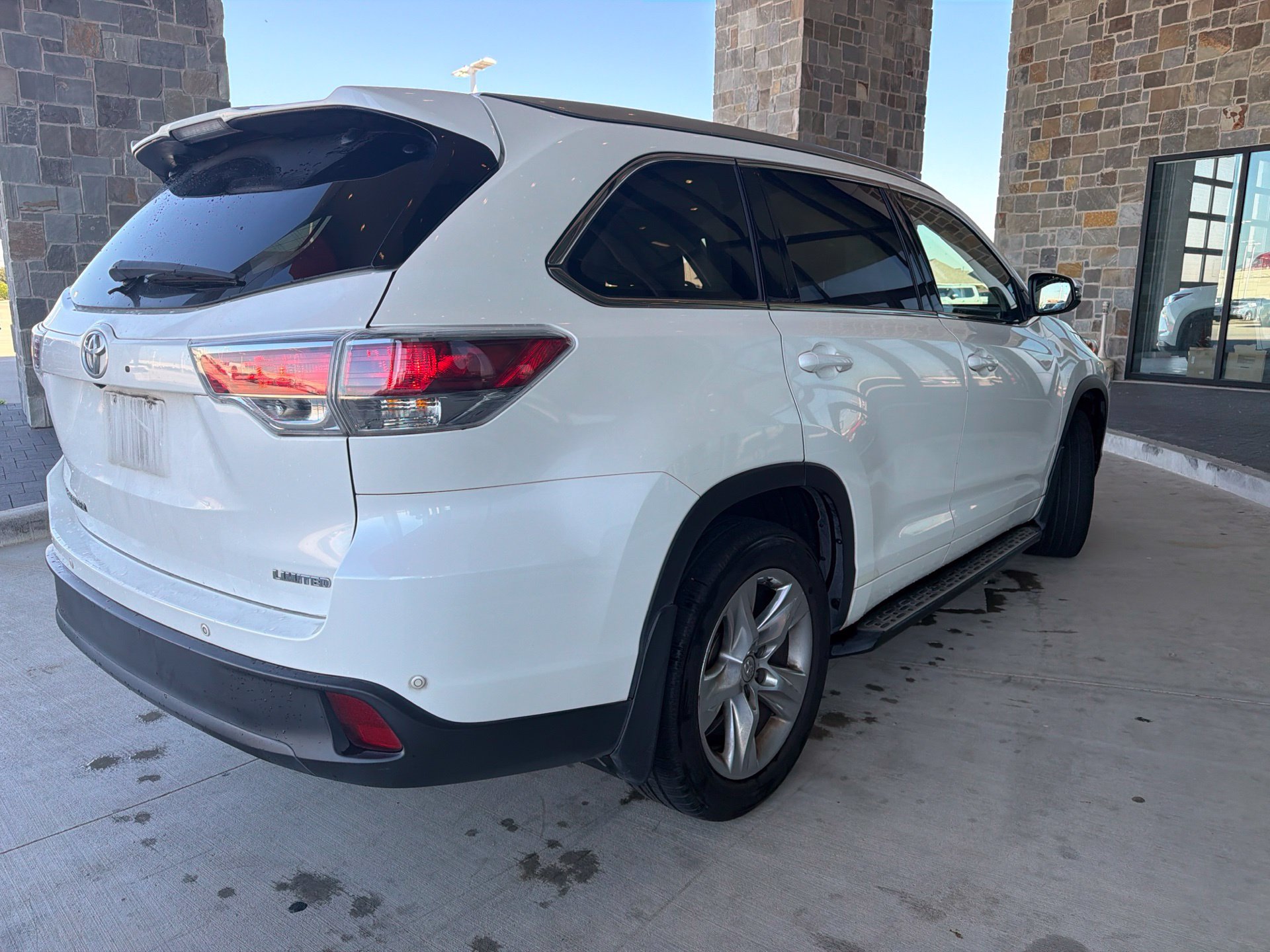 Used 2015 Toyota Highlander Limited FWD image 3