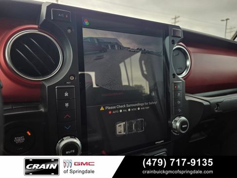 Used 2023 Jeep Gladiator Rubicon w/ LED Lighting Group AWD/4WD image 17