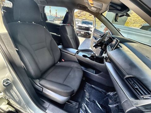 Used 2024 Nissan Rogue S FWD image 19