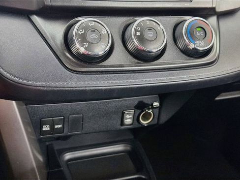 Used 2016 Toyota RAV4 LE FWD image 16