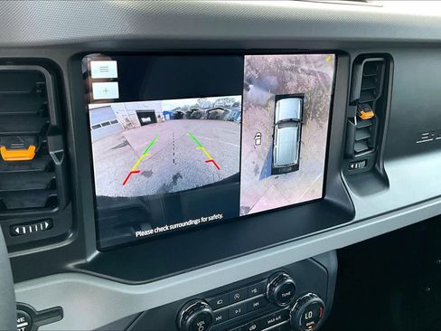 Used 2023 Ford Bronco Badlands image 29