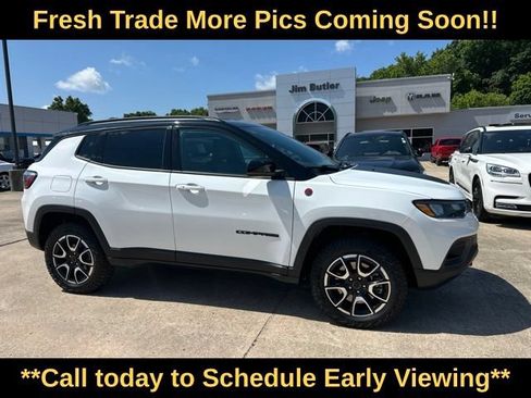 Used 2025 Jeep Compass Trailhawk AWD/4WD image 5
