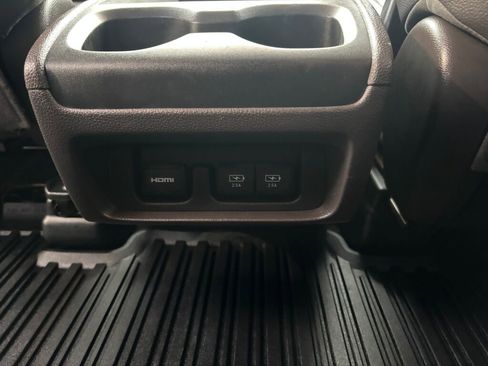 Used 2018 Honda Odyssey Elite image 16