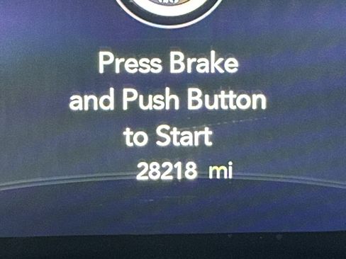 Used 2025 Chrysler Pacifica Limited image 5