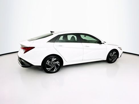 Used 2025 Hyundai Elantra SEL FWD image 10