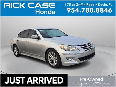 Used 2013 Hyundai Genesis 3.8 image 1
