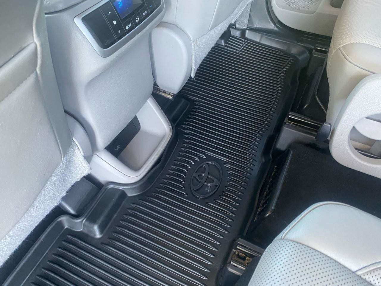 Used 2018 Toyota Highlander Limited AWD/4WD image 16