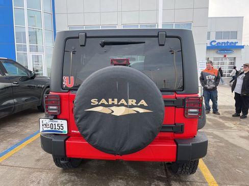 Used 2017 Jeep Wrangler Unlimited Sahara w/ Connectivity Group image 5