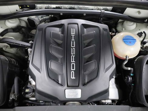 Used 2018 Porsche Macan GTS image 42